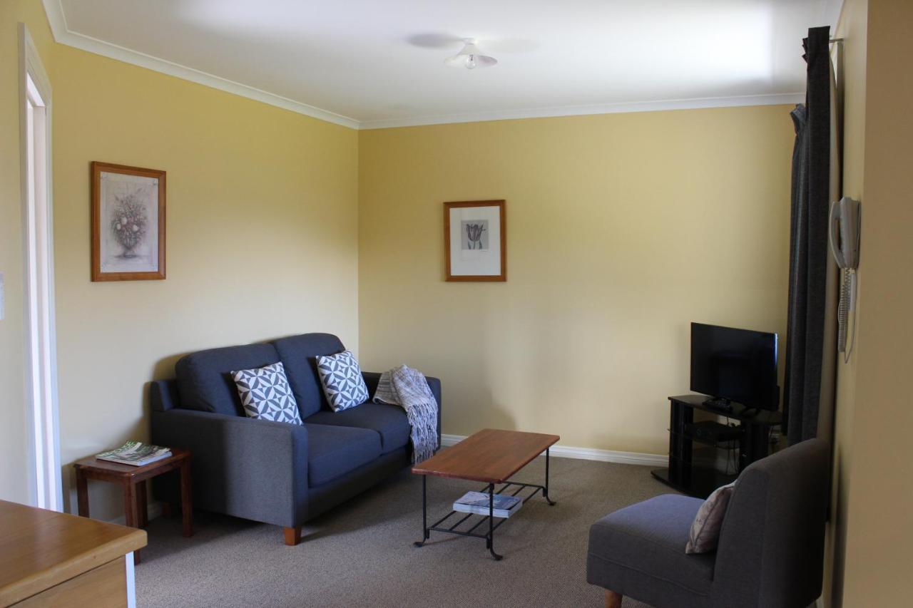 Blue Thistle Cottages Te Anau Buitenkant foto