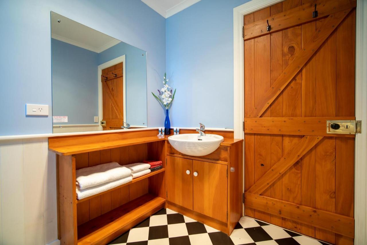 Blue Thistle Cottages Te Anau Buitenkant foto