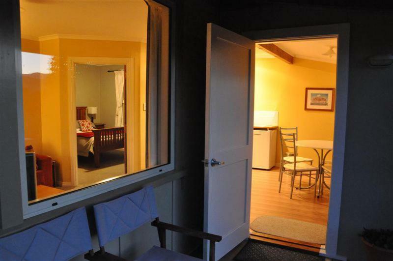 Blue Thistle Cottages Te Anau Buitenkant foto